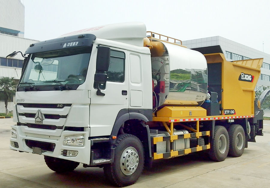 新干XTF100 同步碎石封層車